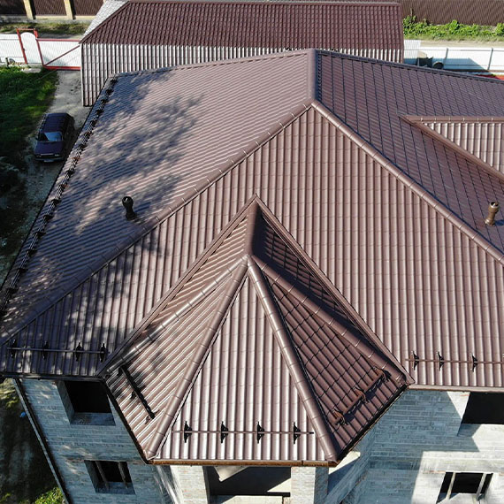 Монтаж сложной крыши и кровли в Мирном и Сахе (Якутии)